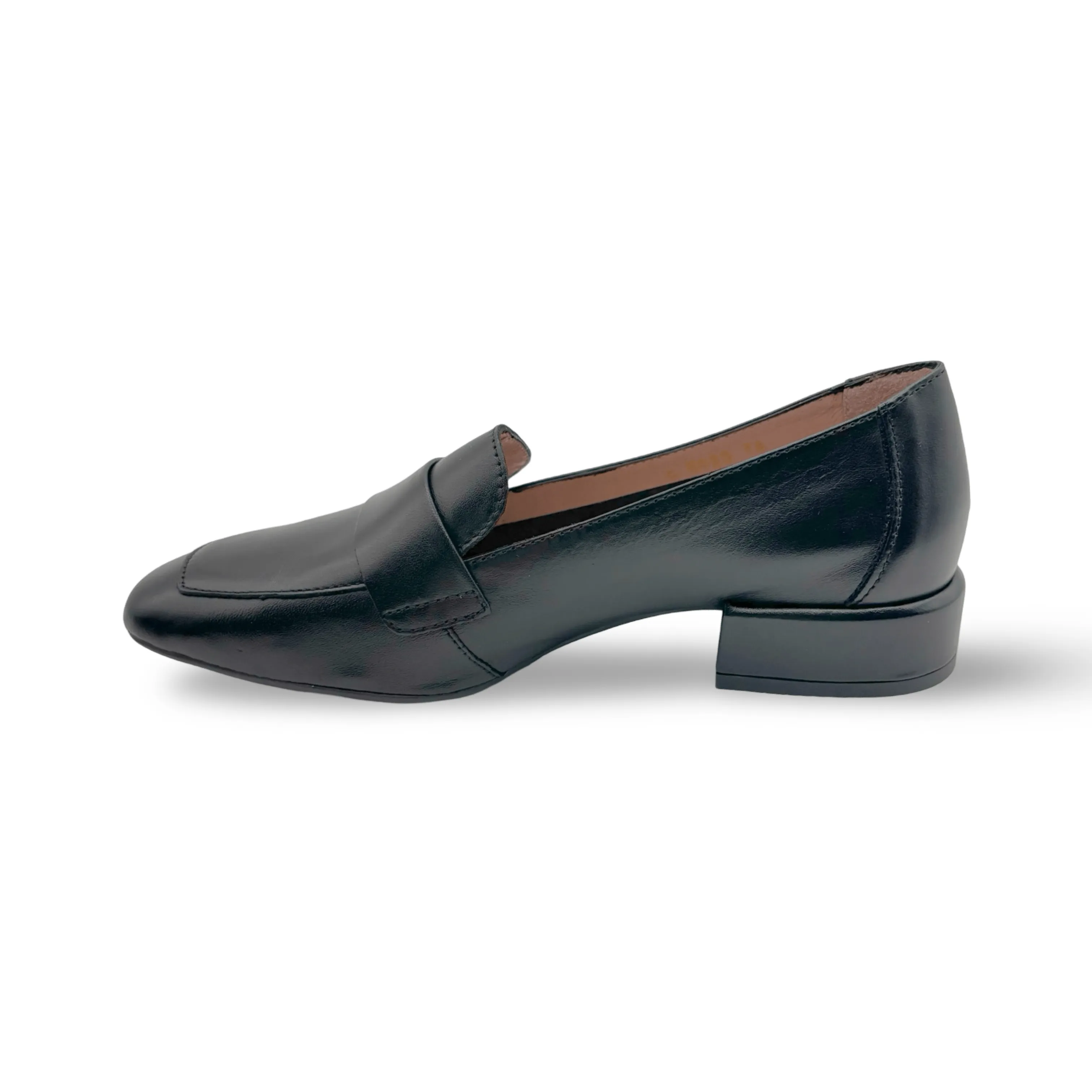 C5020 Black Leather Loafer