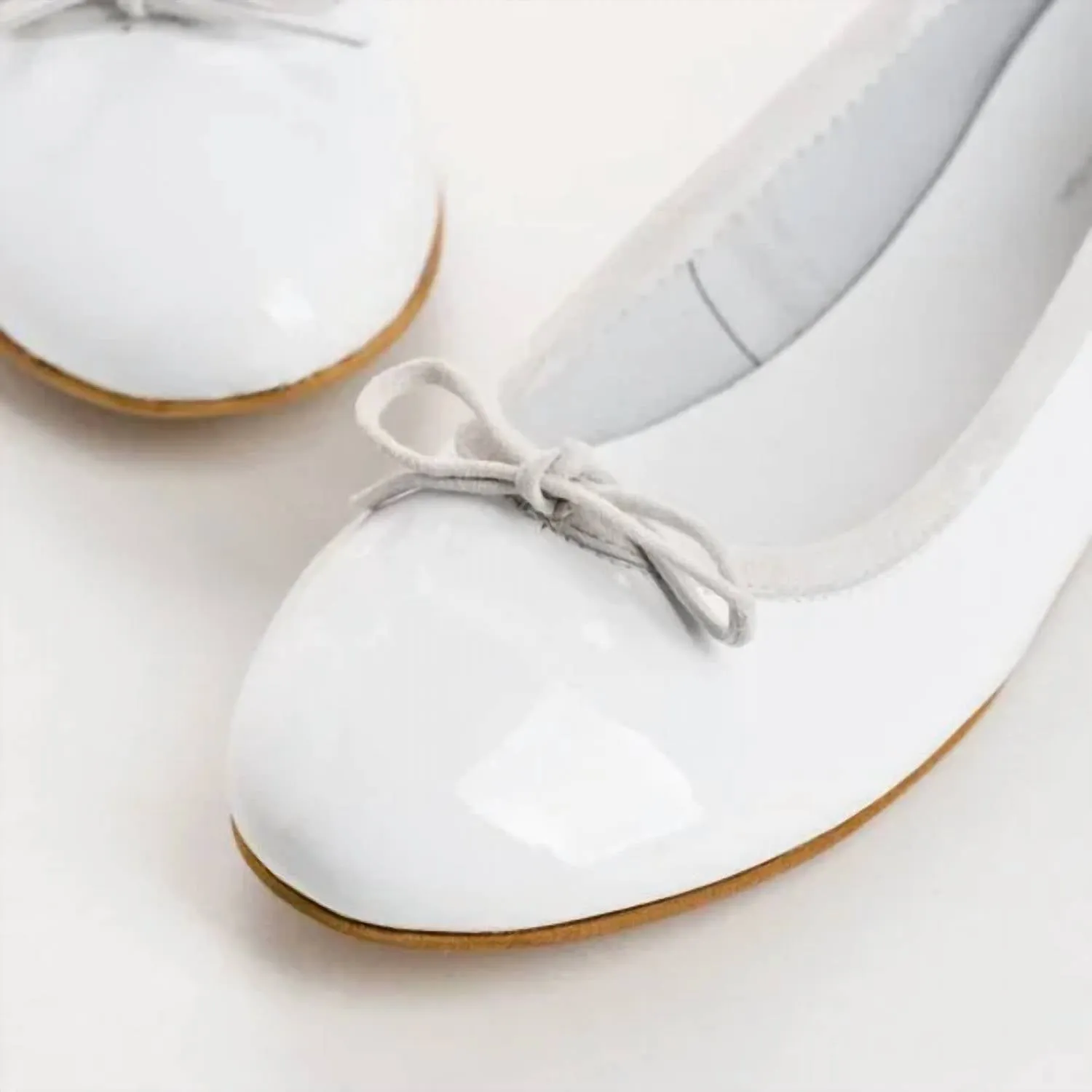 Carmen Vernis In Blanc