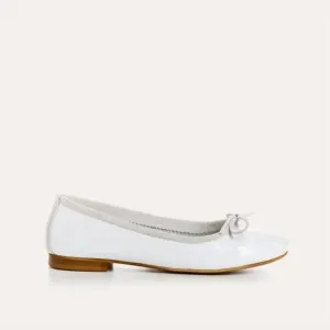 Carmen Vernis In Blanc