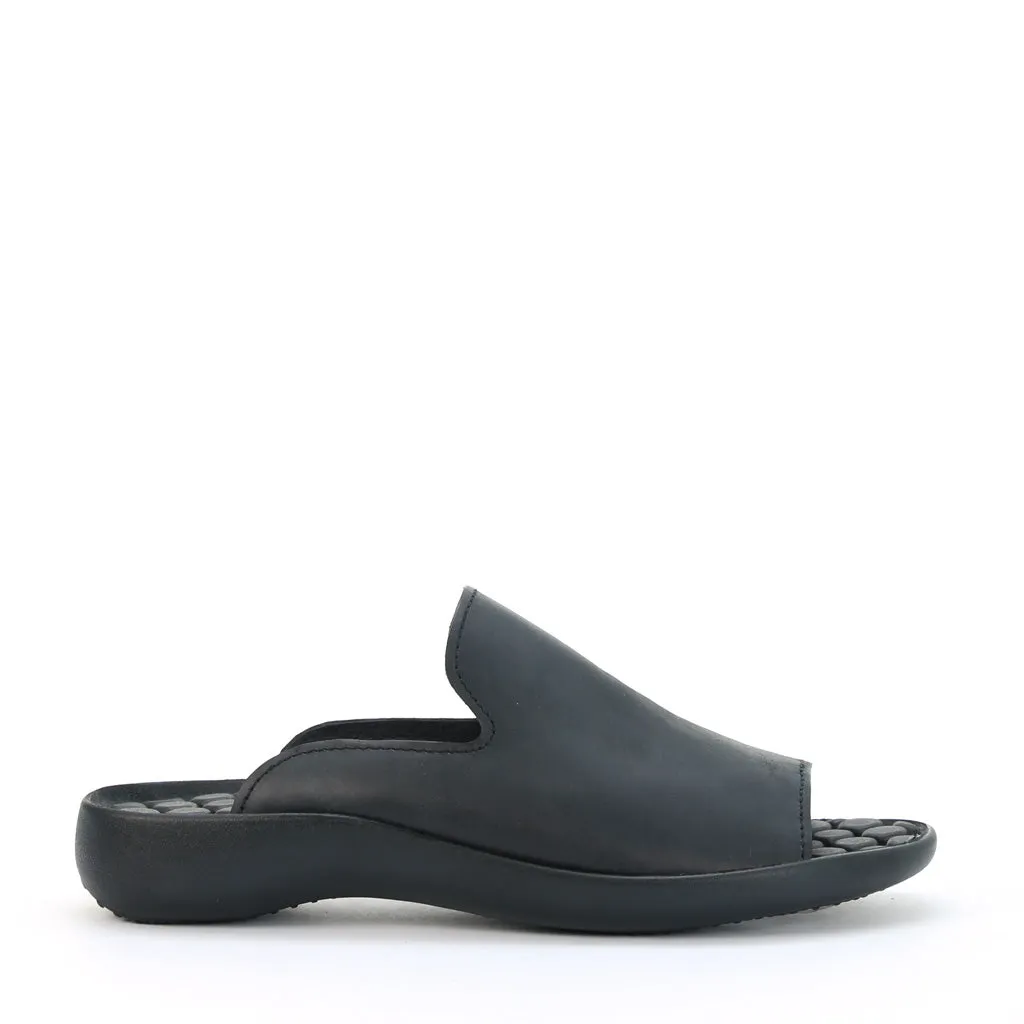 Catrin Flat Sandals
