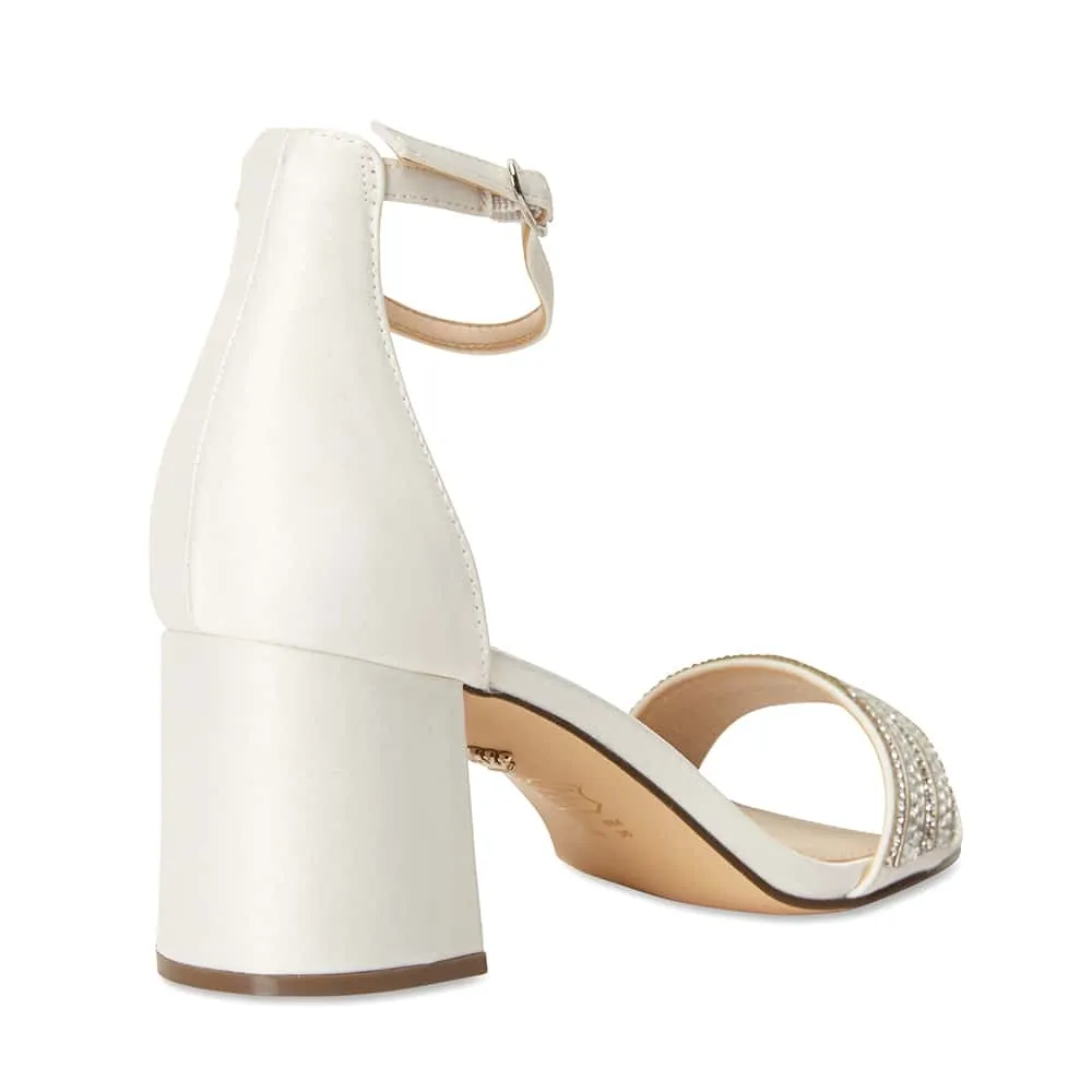 Elenora Heel in Ivory