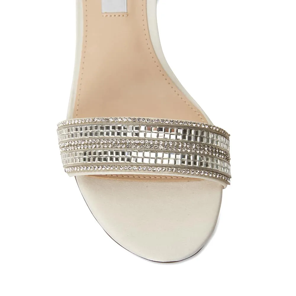 Elenora Heel in Ivory