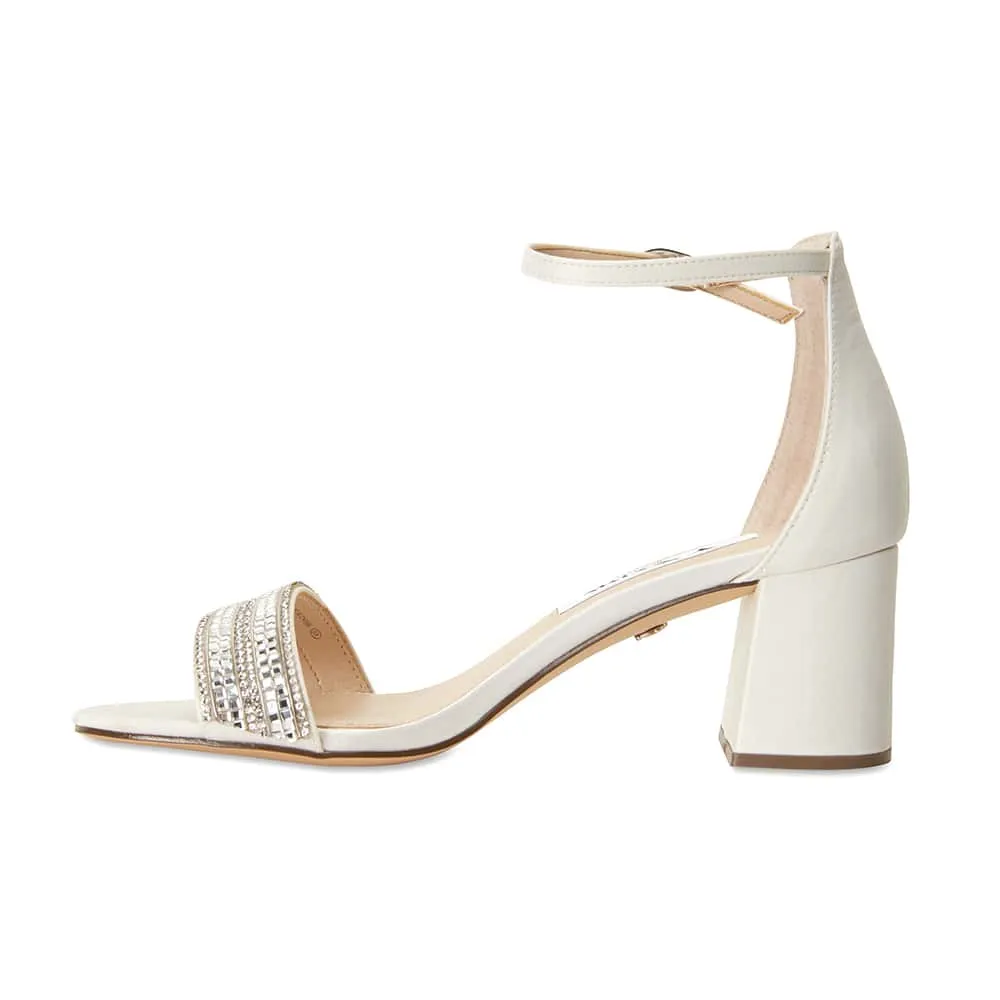 Elenora Heel in Ivory