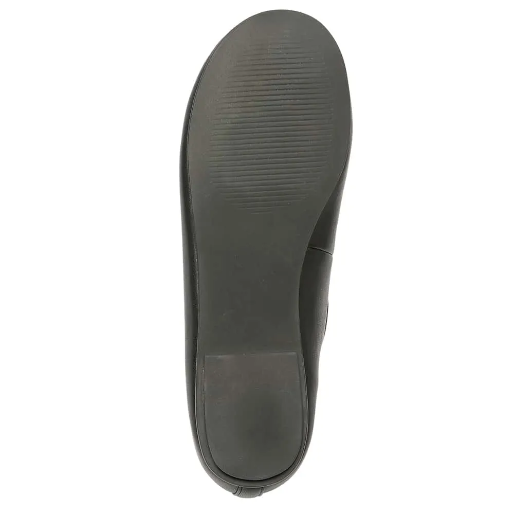 Frisco Flat in Black Smooth