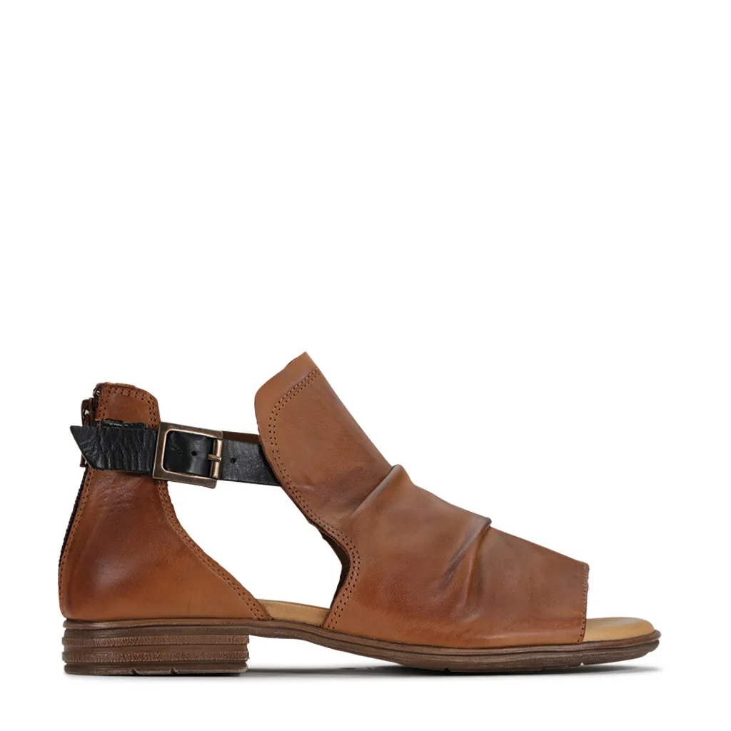 ILOSIA LEATHER BOOT SANDAL