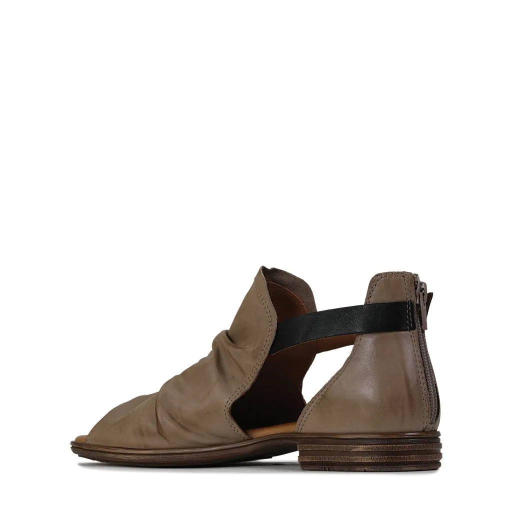 ILOSIA LEATHER BOOT SANDAL