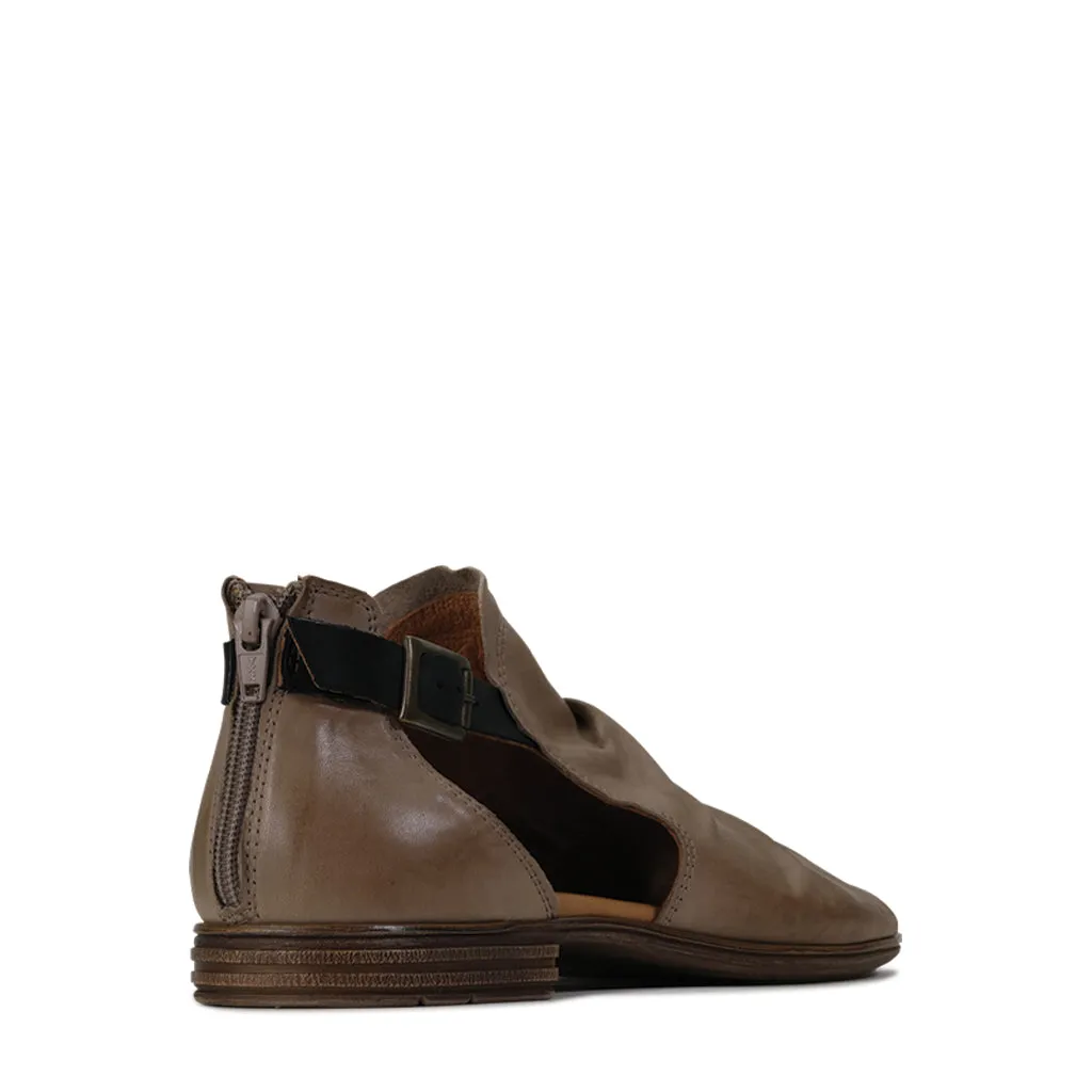 ILOSIA LEATHER BOOT SANDAL