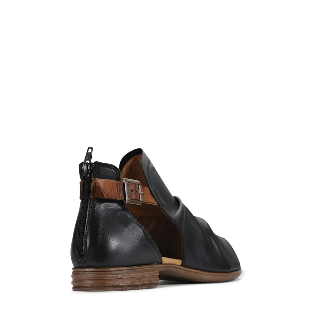 ILOSIA LEATHER BOOT SANDAL