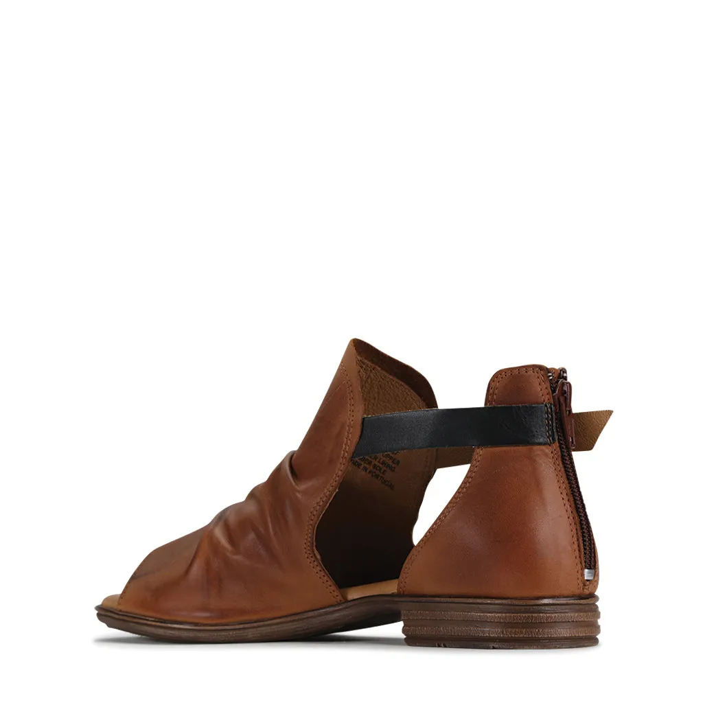 ILOSIA LEATHER BOOT SANDAL