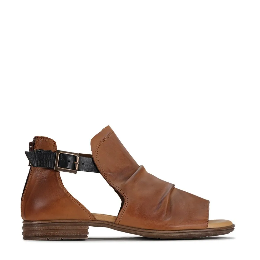 ILOSIA LEATHER BOOT SANDAL
