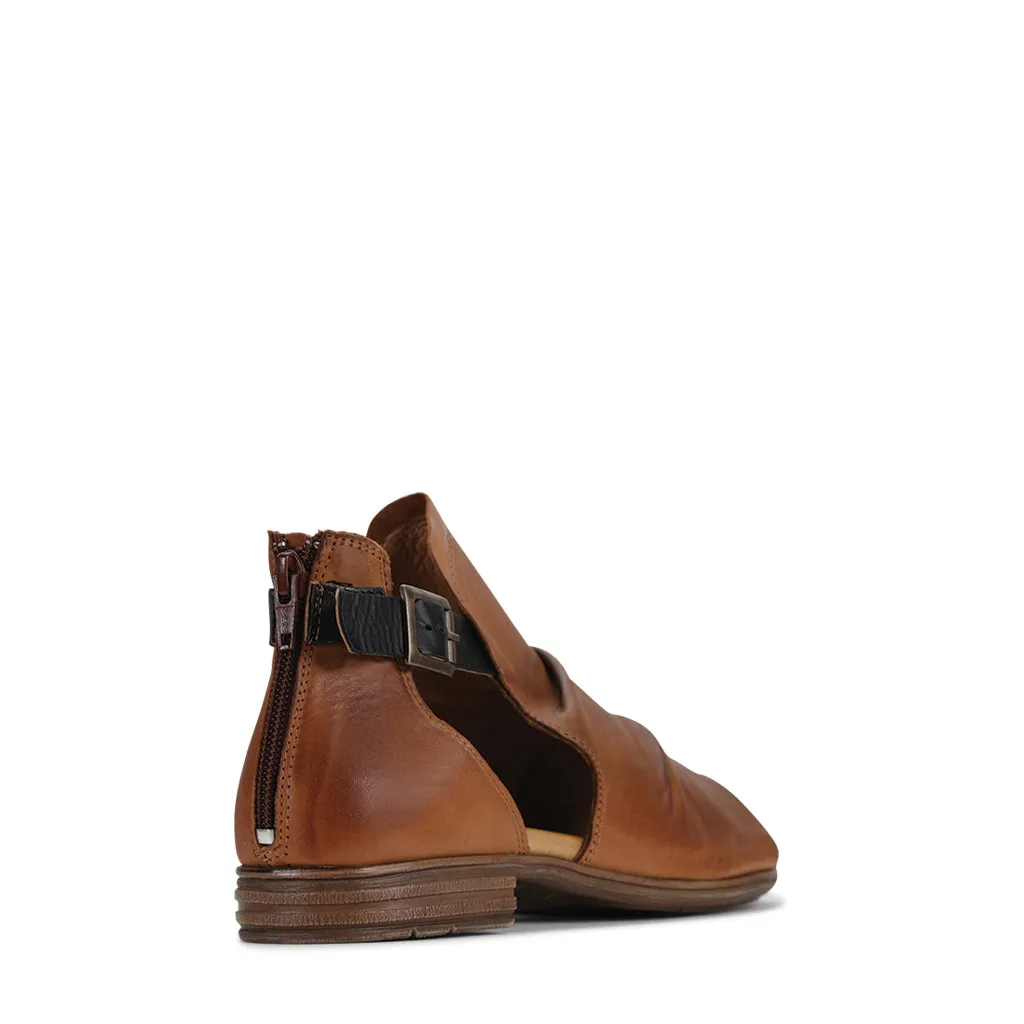 ILOSIA LEATHER BOOT SANDAL