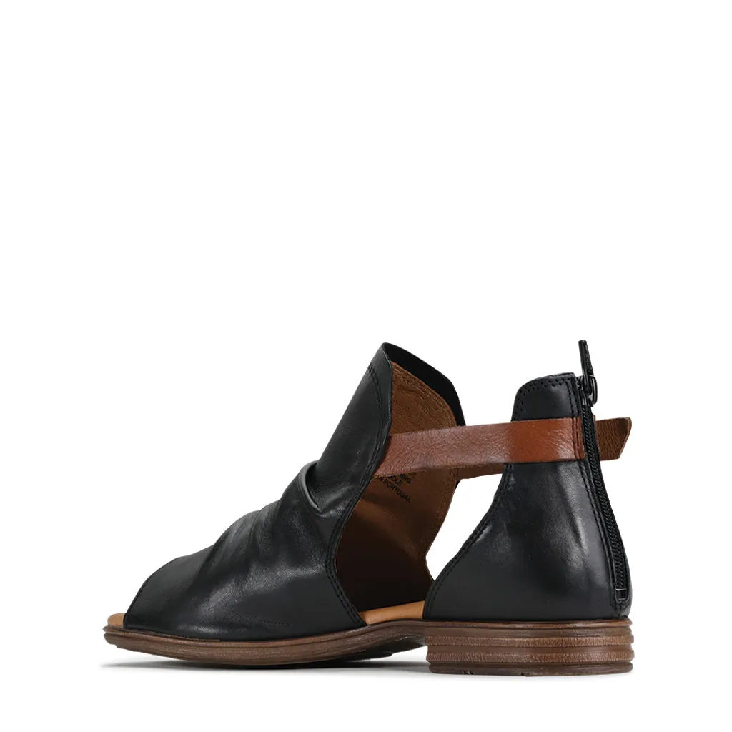 ILOSIA LEATHER BOOT SANDAL
