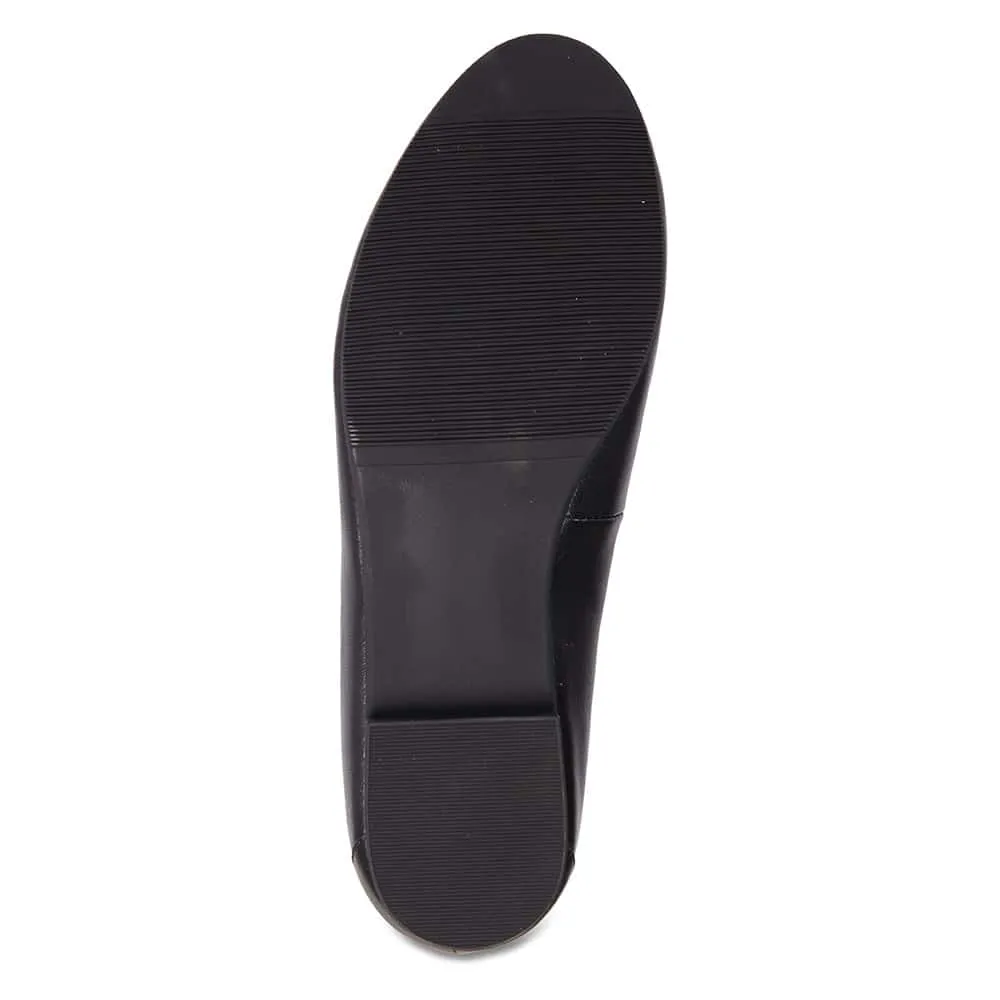 Janet Loafer in Black Leather