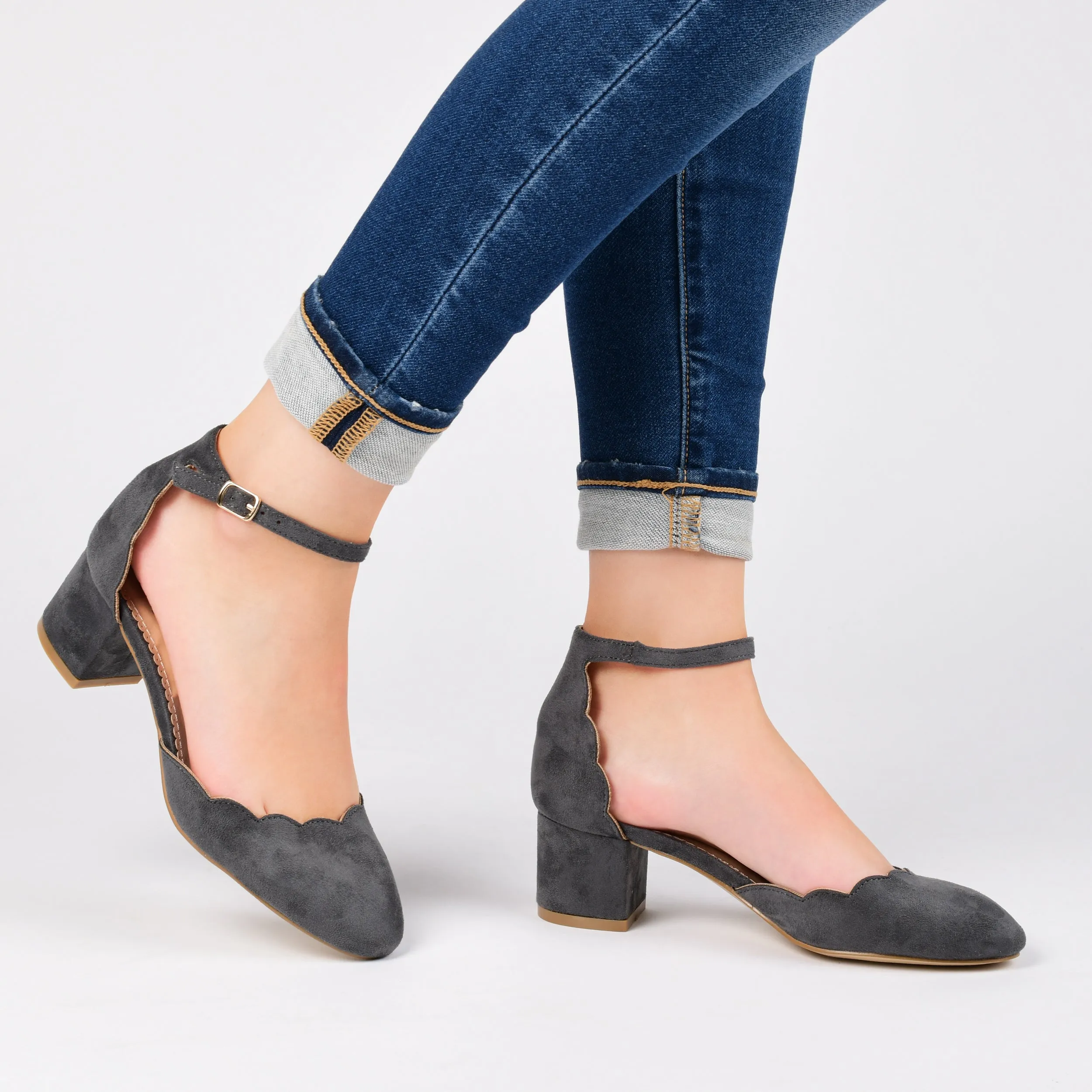 Journee Collection Women's Wide Width Edna Pump