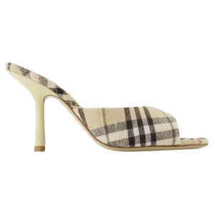 Mews 90 Chk Pumps - Burberry - Linen - Neutral