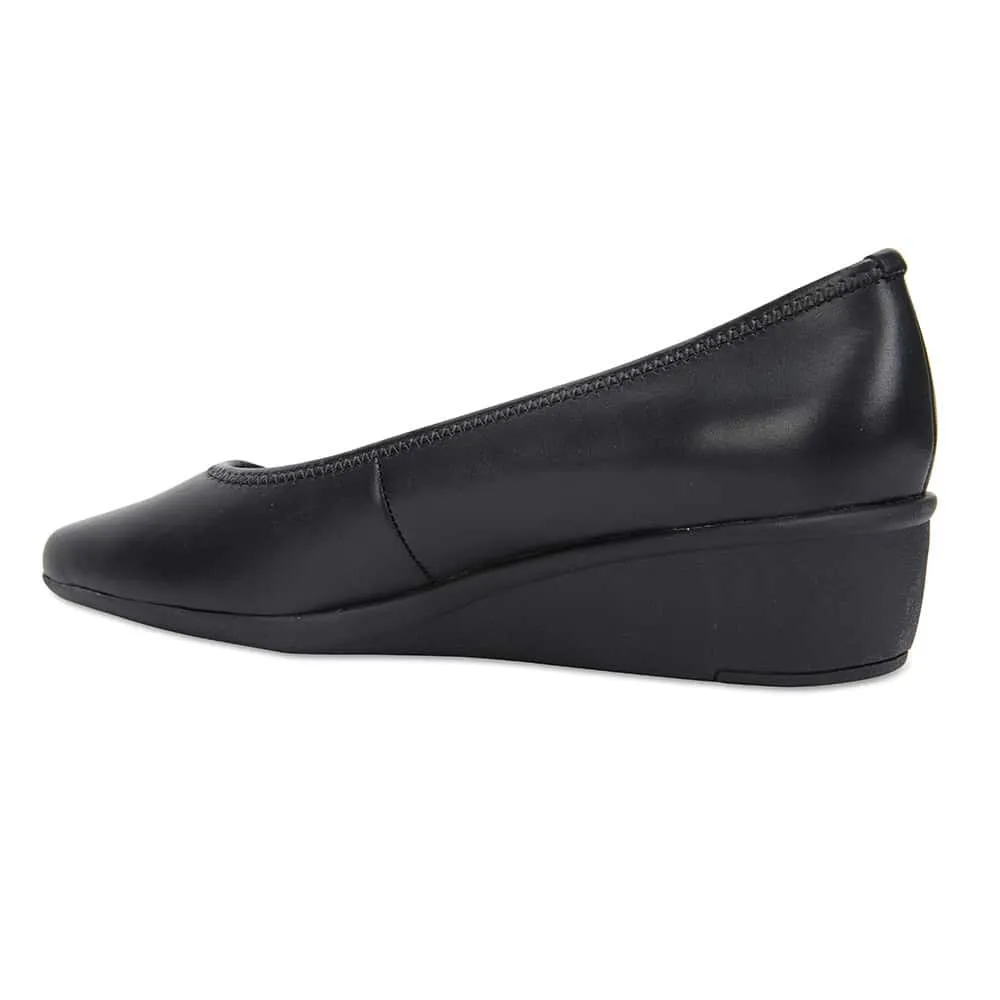 Prism Heel in Black Leather