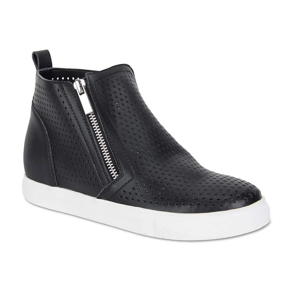 Train Sneaker in Black Leather