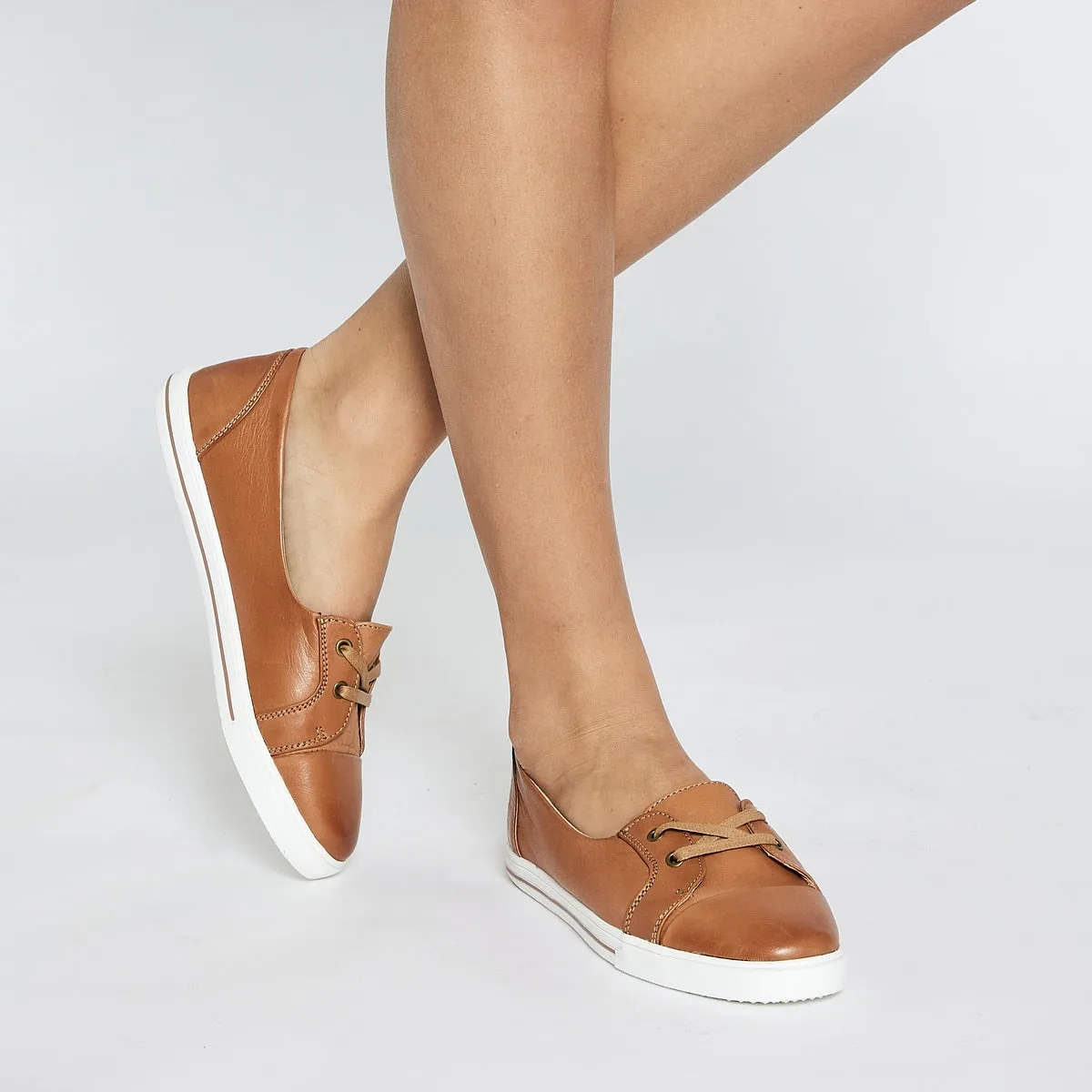 Vectra Sneaker in Tan Leather
