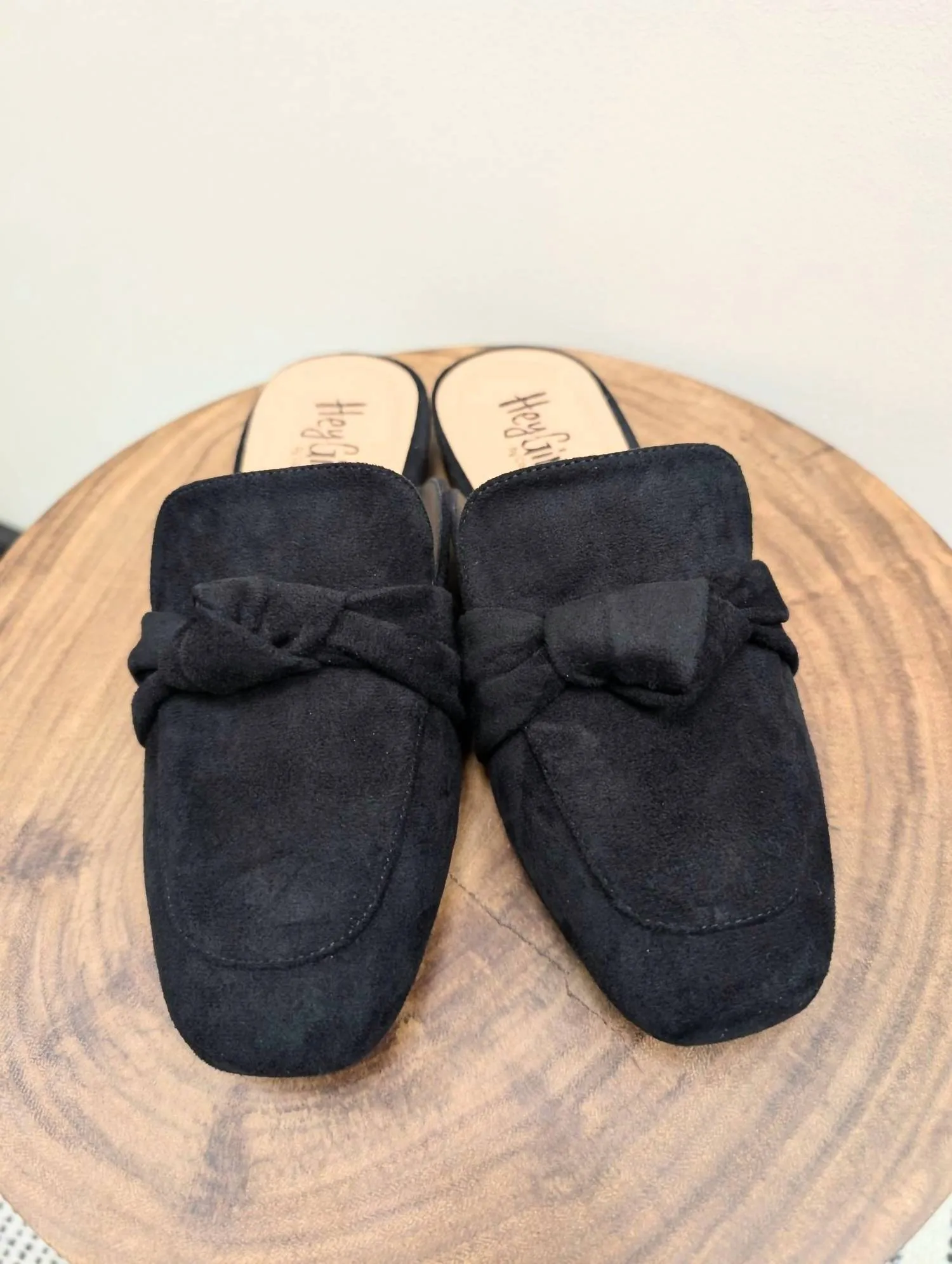 Women Clingy Flats In Black