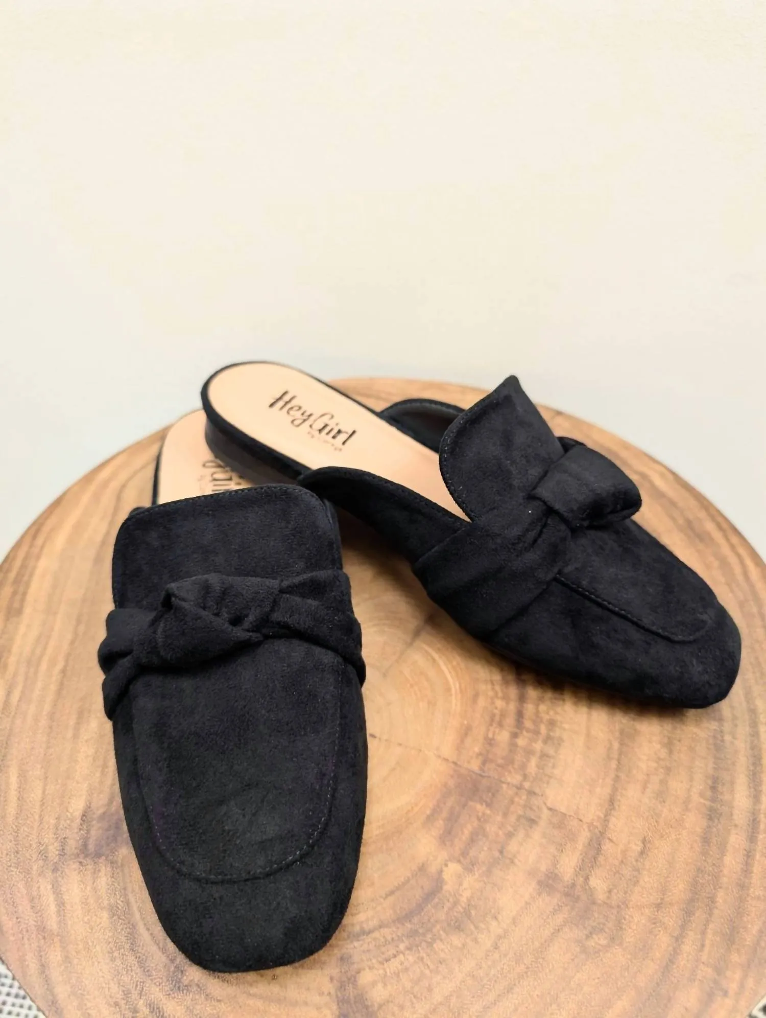 Women Clingy Flats In Black