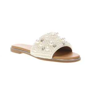 Women Gimme Kiss Sandals In White