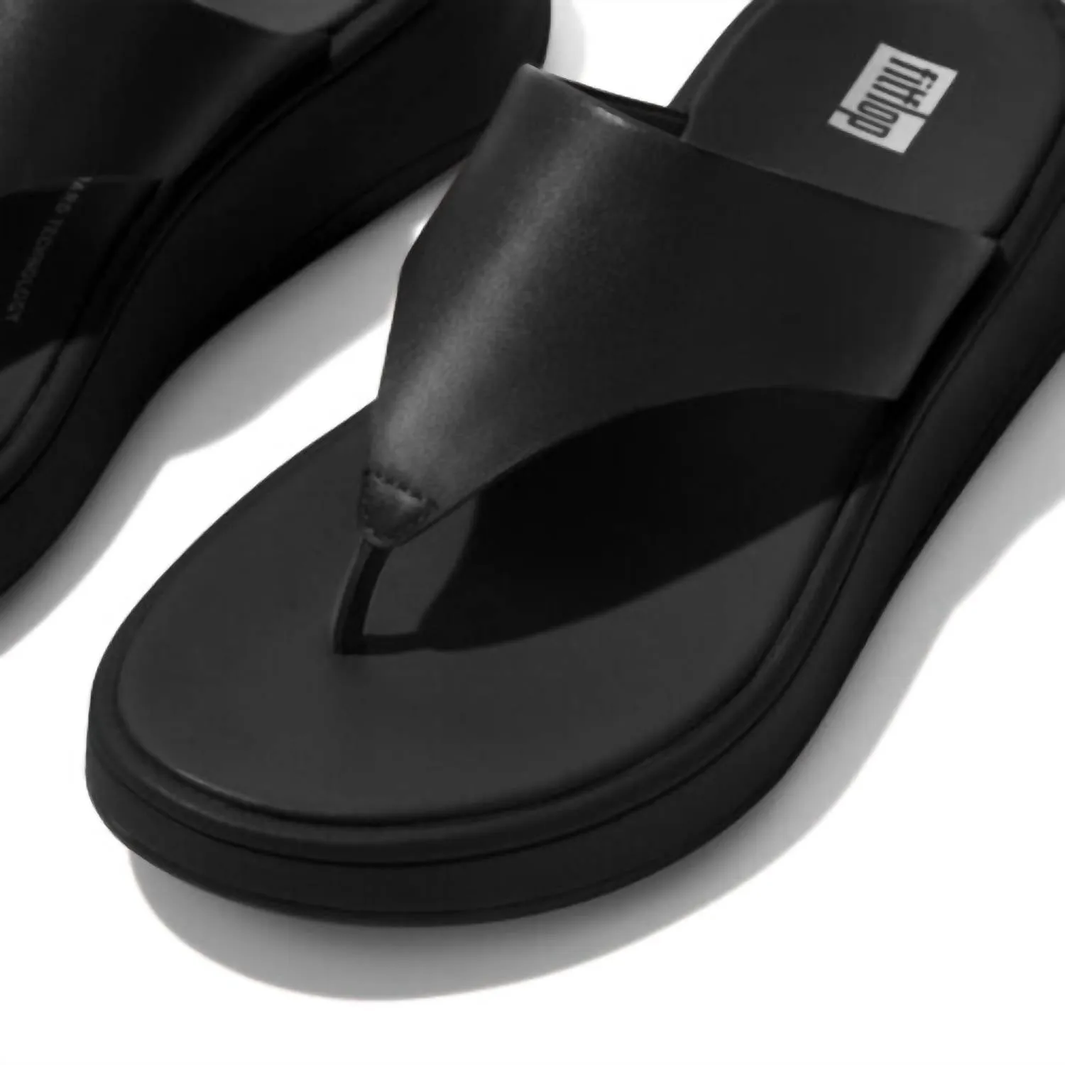Women's F-Mode Platform Toe Post Leather Sandal In All Black