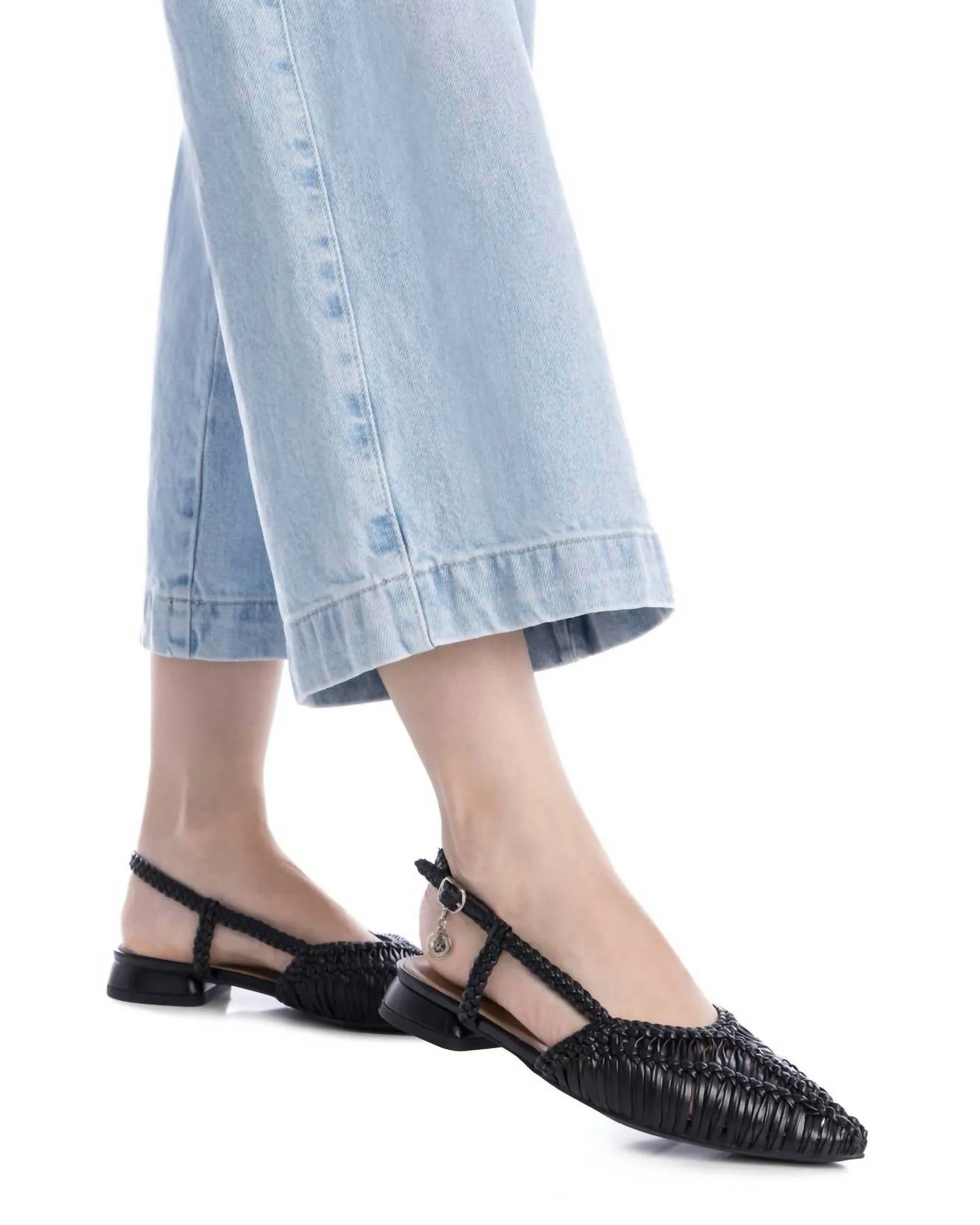 Women's Flat Shoes In Black