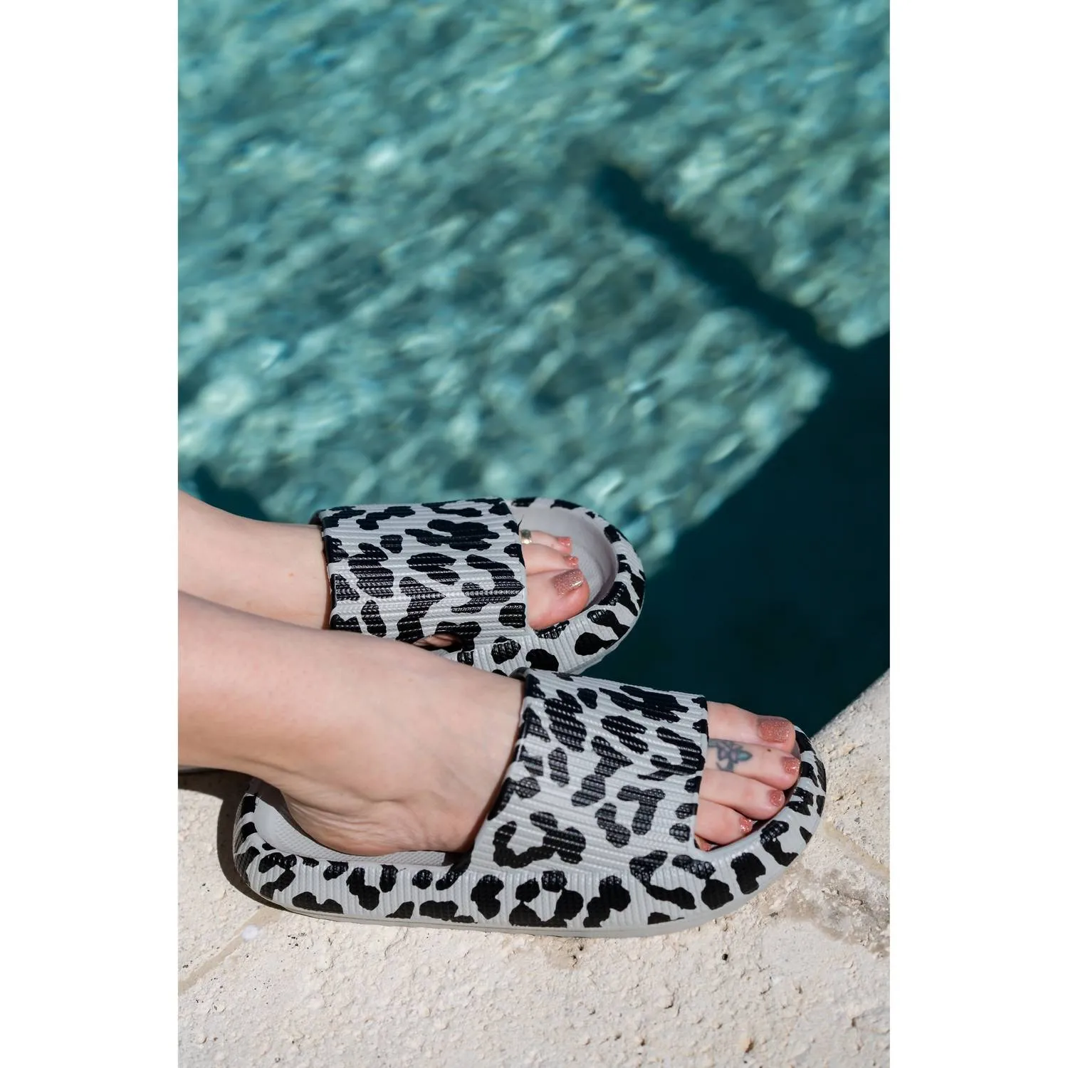 WomenS Insanely Comfy Beach Casual Slides In Gray Leopard