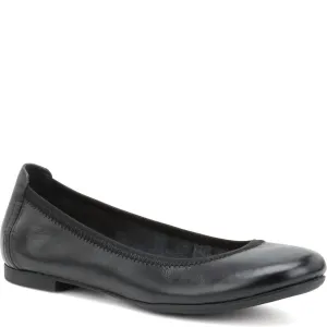 Women's Julianne Ballet Flat In Black