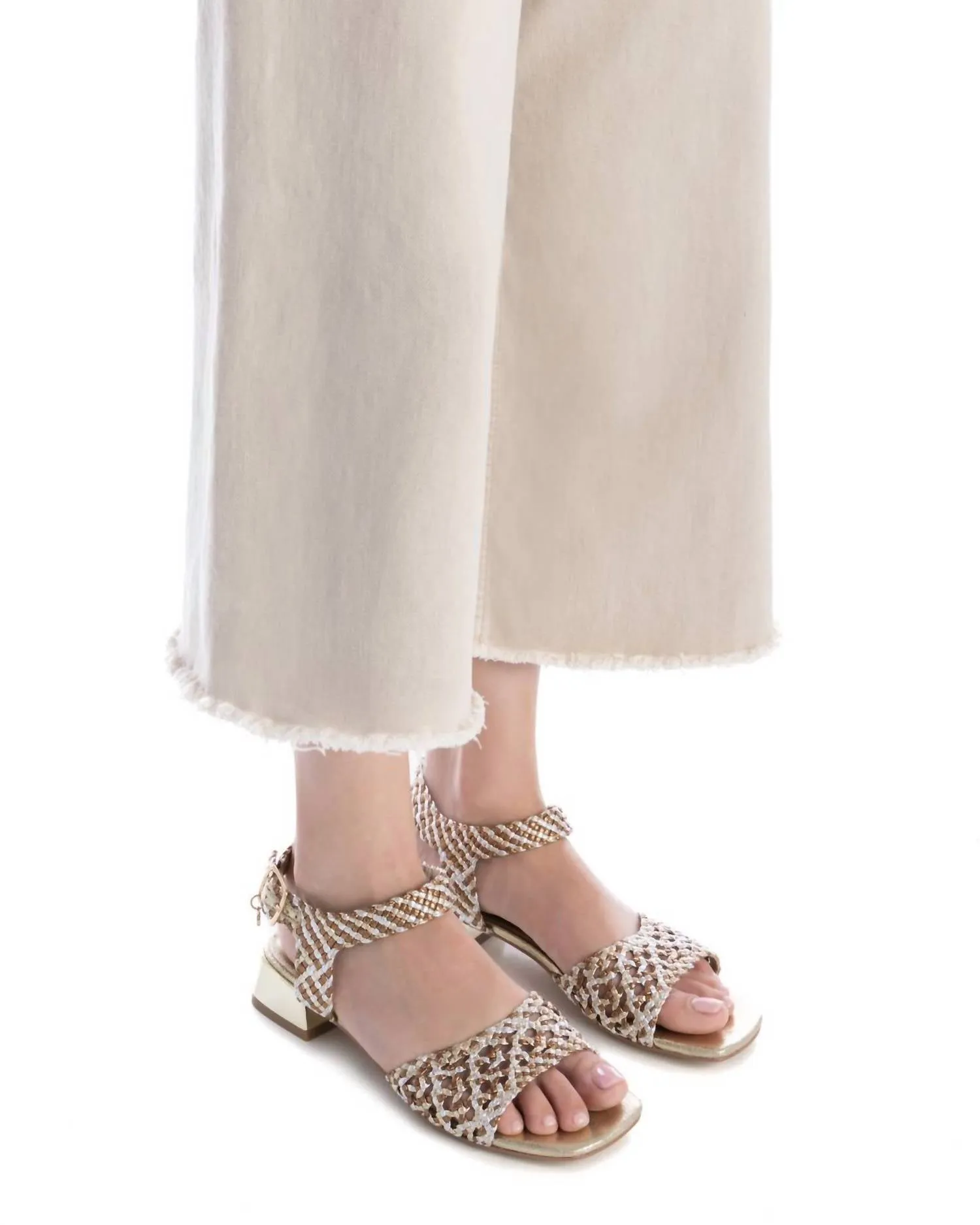 Women's Low Heel Sandals In Gold