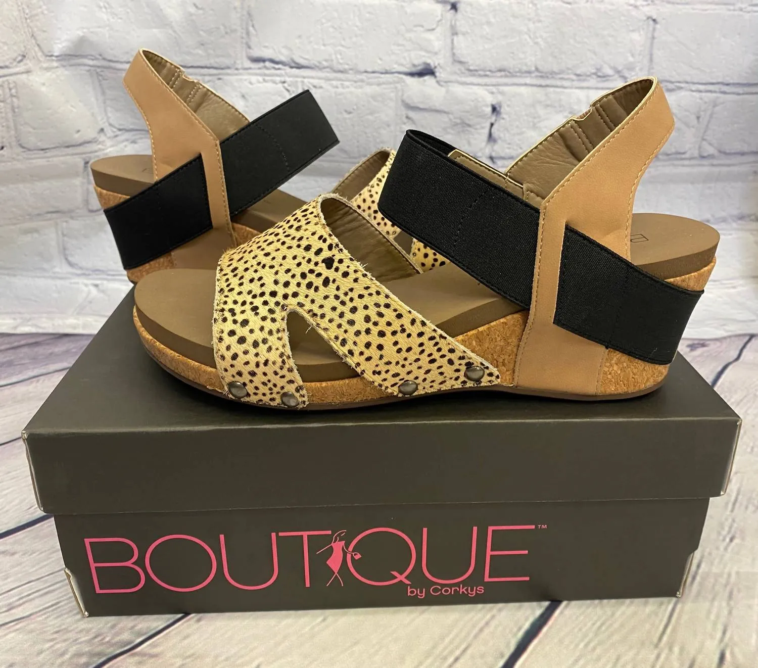 Women's Newton Wedge Sandal In Brown Speckled