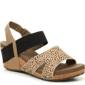 Women's Newton Wedge Sandal In Brown Speckled
