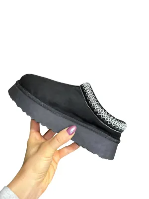 Women's On Trend Platform Shoe In Black