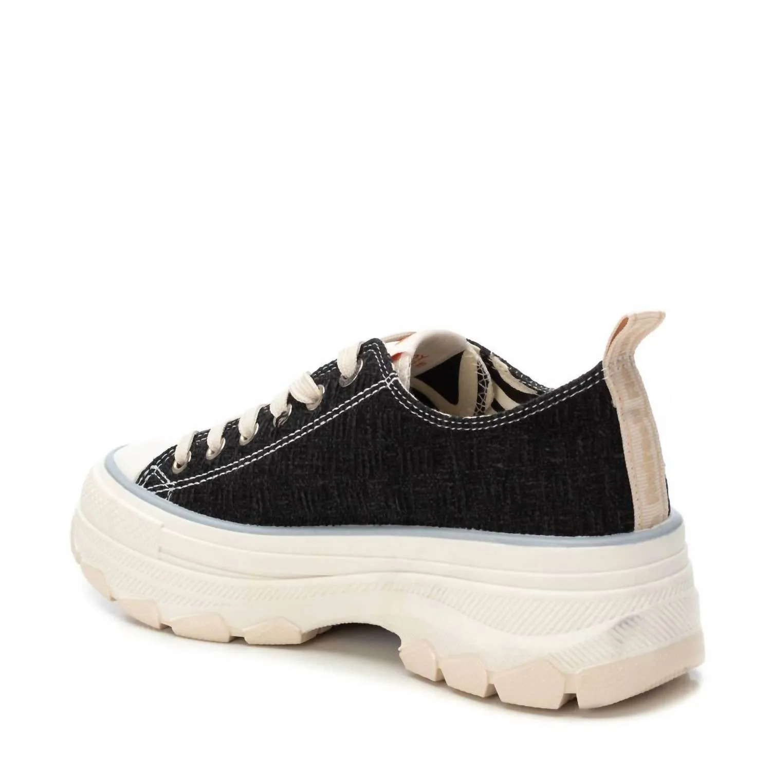 Women's Refresh Lug Outsole Sneakers In Black