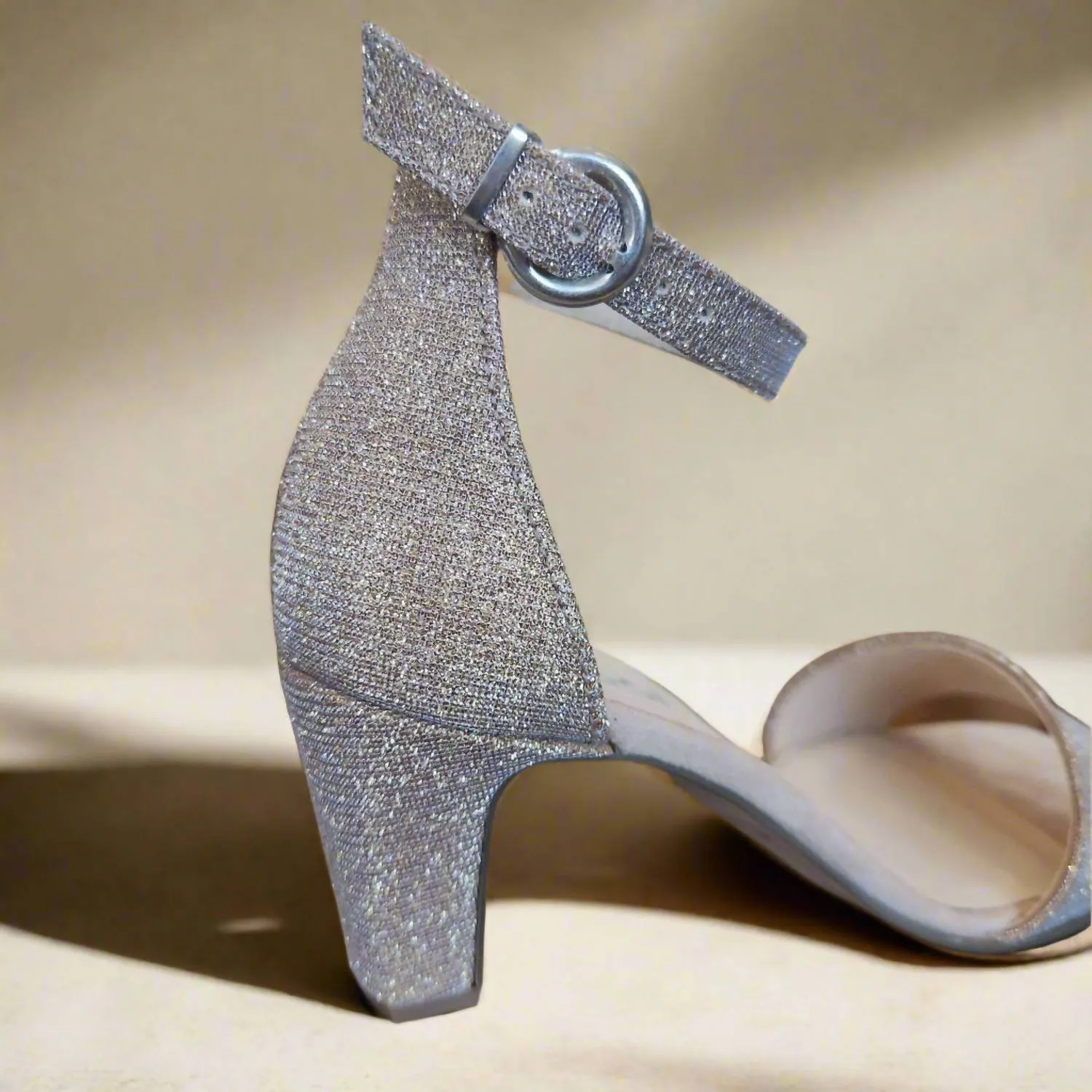 Women's Strappy Heeled Sandal In Silver Metallic