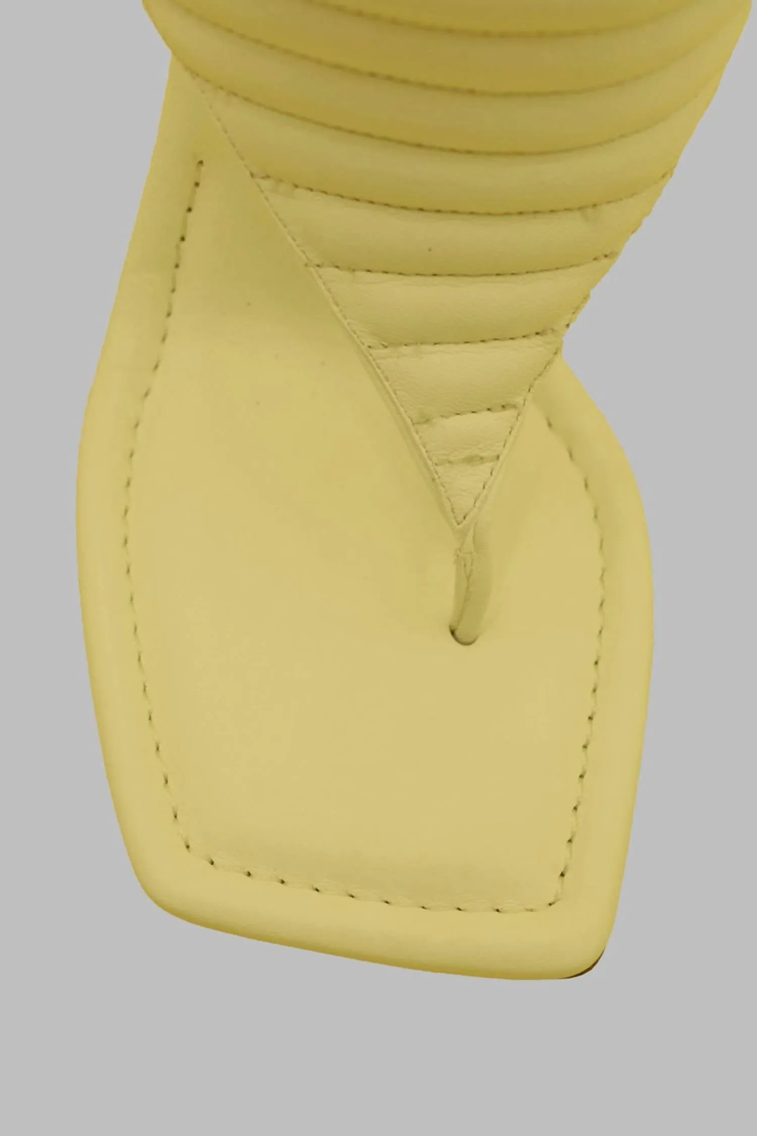 Women's Thong Sandals In Butter Yellow