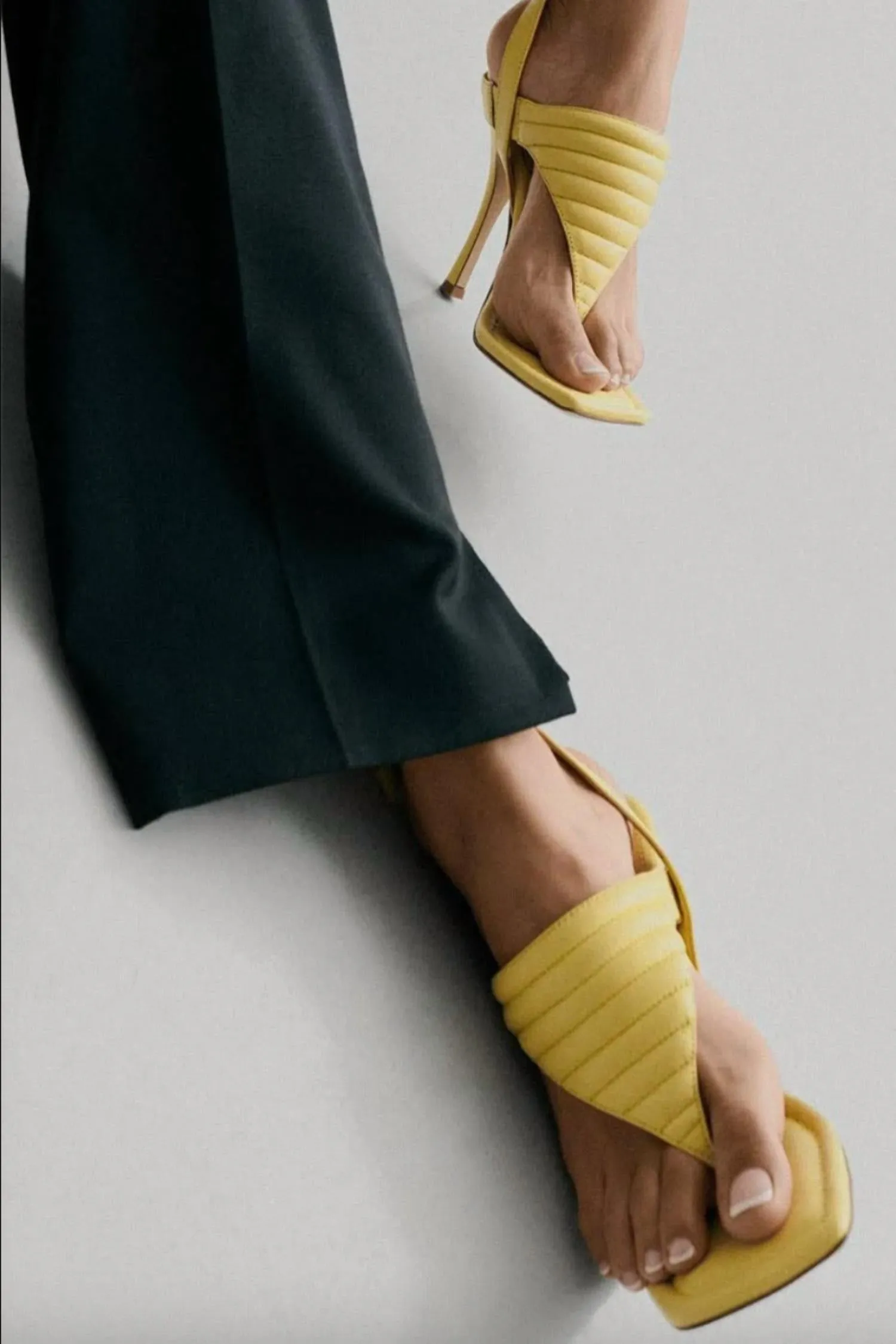 Women's Thong Sandals In Butter Yellow