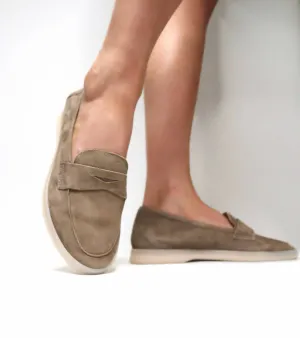 Women's Undine Loafer In Taupe Suede