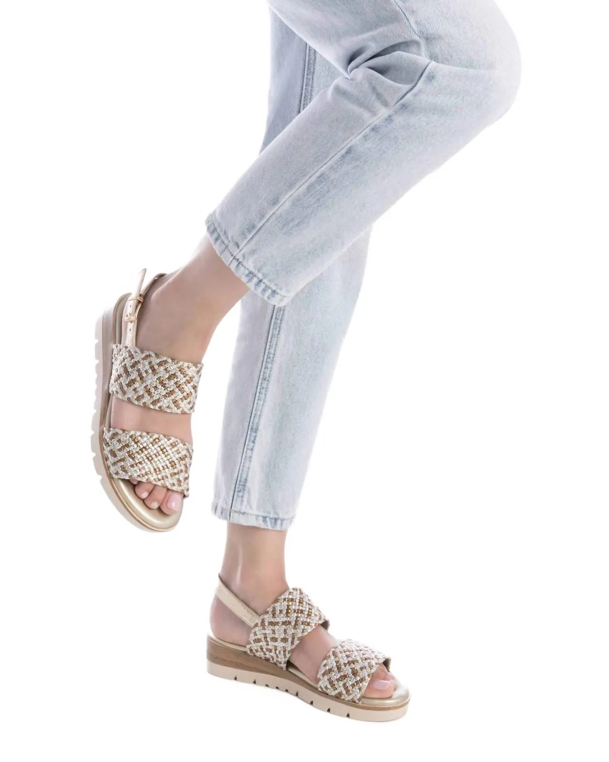 Women's Woven Sandals In Gold